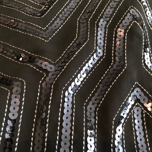 3 for 25 💕 Express Black Sequin tank top - Picture 3 of 4